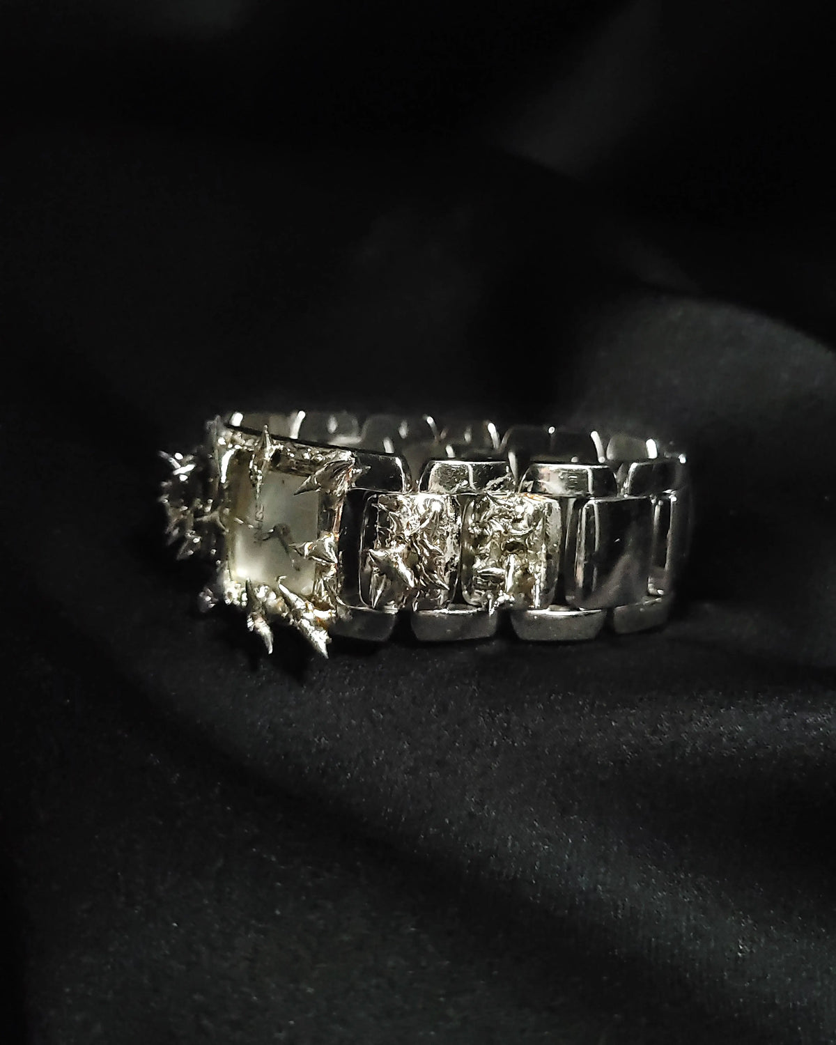 Titan Fang Watch II